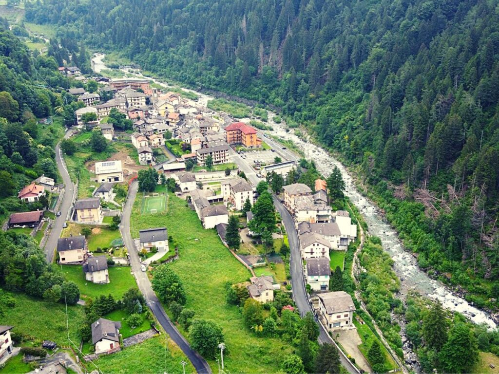 Il Comune di Ronco Canavese visto dall'alto (crediti: Giuseppe Ferretti)